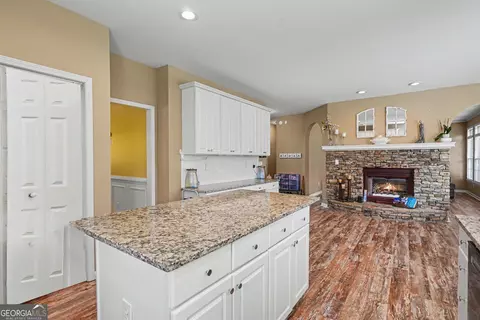 Kitchen - 2002 Evergreen Dr SE, Conyers, GA 30013 photo 4 of 4