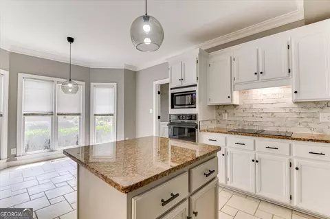 Kitchen - 607 Mckinnes Br, Evans, GA 30809 photo 5 of 9