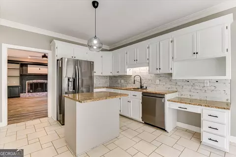Kitchen - 607 Mckinnes Br, Evans, GA 30809 photo 3 of 9