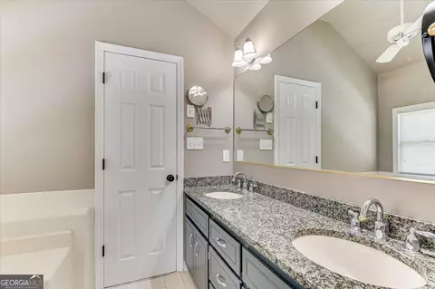 Bath - 607 Mckinnes Br, Evans, GA 30809 photo 6 of 7