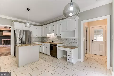 Kitchen - 607 Mckinnes Br, Evans, GA 30809 photo 8 of 9