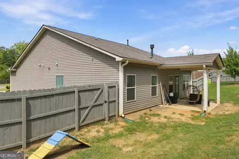 Exterior - 1404 Beckett Dr, Hampton, GA 30228 photo 4 of 6