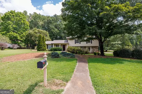875 Windsor Trl, Roswell, GA 30076