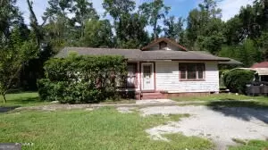 402 W 3rd St, Woodbine, GA 31569