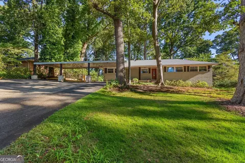 670 Montclair Dr SW, Smyrna, GA 30082