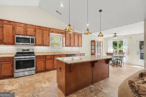 Kitchen - 810 Brandon Dr, Winder, GA 30680 photo 2 of 3