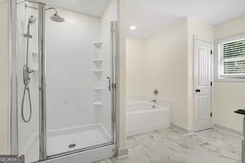 Bath - 810 Brandon Dr, Winder, GA 30680 photo 2 of 3