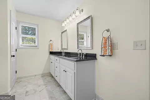 Bath - 810 Brandon Dr, Winder, GA 30680 photo 1 of 3