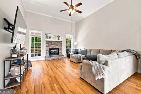 Living - 30 Willow Leaf Dr, Buchanan, GA 30113 photo 2 of 2