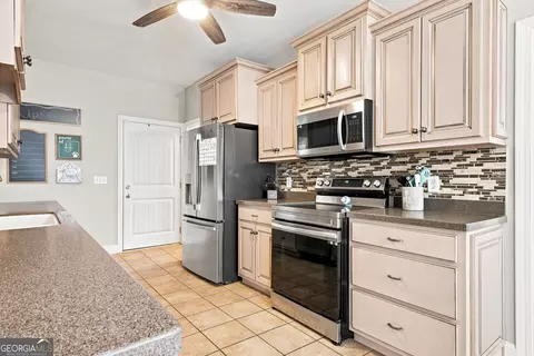 Kitchen - 30 Willow Leaf Dr, Buchanan, GA 30113 photo 1 of 6