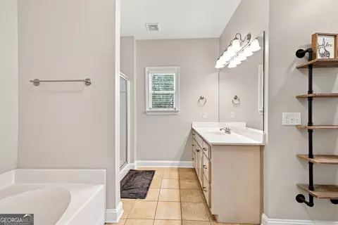 Bath - 30 Willow Leaf Dr, Buchanan, GA 30113 photo 1 of 3