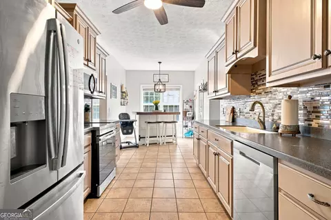 Kitchen - 30 Willow Leaf Dr, Buchanan, GA 30113 photo 5 of 6