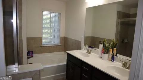 Bath - 2710 Kemp Ct, Conyers, GA 30094 photo 1 of 5