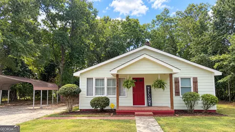 386 Chestnut Dr SE, Social Circle, GA 30025