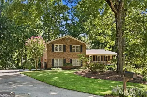 1524 Summerford Ct, Dunwoody, GA 30338