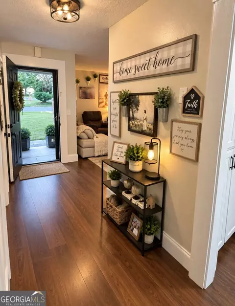 Entry Way - 83 Third St, Hartwell, GA 30643 photo 3 of 4