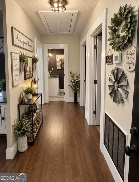 Entry Way - 83 Third St, Hartwell, GA 30643 photo 2 of 4
