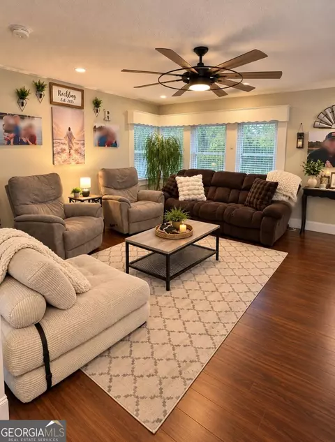 Living - 83 Third St, Hartwell, GA 30643 photo 1 of 3