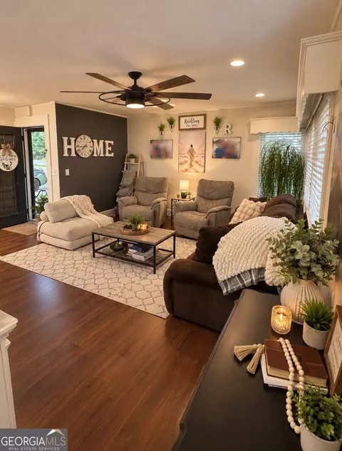 Living - 83 Third St, Hartwell, GA 30643 photo 2 of 3