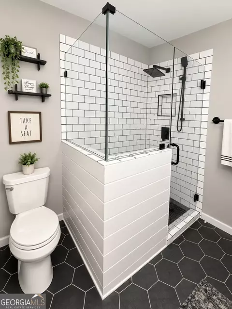 Bath - 83 Third St, Hartwell, GA 30643 photo 6 of 6