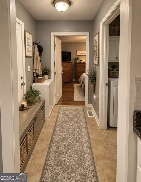 Entry Way - 83 Third St, Hartwell, GA 30643 photo 4 of 4