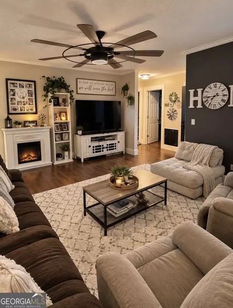 Living - 83 Third St, Hartwell, GA 30643 photo 3 of 3