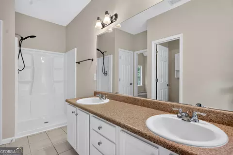 Bath - 103 River Bend Ct, Lagrange, GA 30240 photo 2 of 2