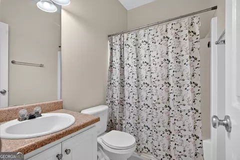 Bath - 103 River Bend Ct, Lagrange, GA 30240 photo 1 of 2