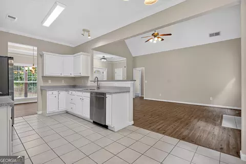 Kitchen - 103 River Bend Ct, Lagrange, GA 30240 photo 4 of 4