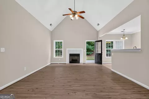 Living - 103 River Bend Ct, Lagrange, GA 30240 photo 2 of 7
