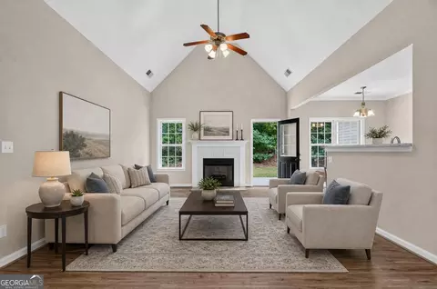 Living - 103 River Bend Ct, Lagrange, GA 30240 photo 3 of 7
