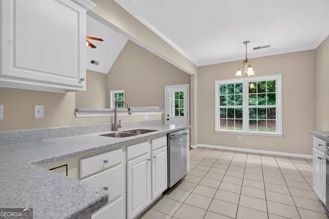 Kitchen - 103 River Bend Ct, Lagrange, GA 30240 photo 3 of 4