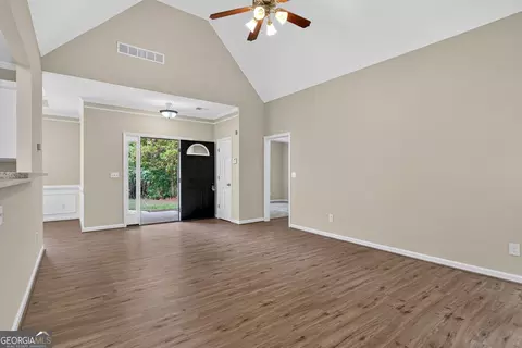 Living - 103 River Bend Ct, Lagrange, GA 30240 photo 5 of 7