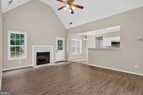 Living - 103 River Bend Ct, Lagrange, GA 30240 photo 4 of 7