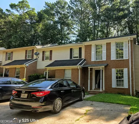 852 Glynn Oaks Dr, Clarkston, GA 30021