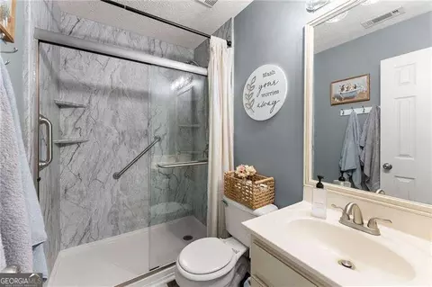 Bath - 378 Baugh St, Commerce, GA 30529 photo 5 of 6