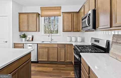 Kitchen - 428 Miscanthus Ct, Griffin, GA 30223 photo 4 of 4