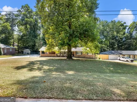 2065 Oak Rd, Snellville, GA 30078