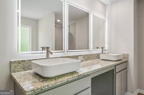 Bath - 140 Post Oak Dr, Jackson, GA 30233 photo 3 of 4
