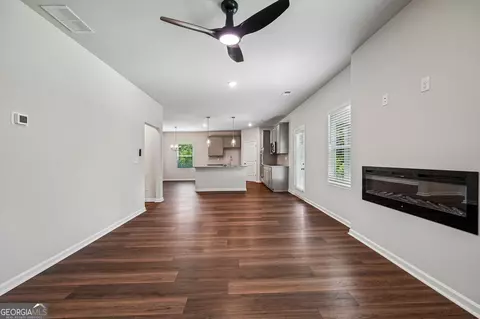 Living - 140 Post Oak Dr, Jackson, GA 30233 photo 2 of 3