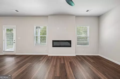 Living - 140 Post Oak Dr, Jackson, GA 30233 photo 1 of 3