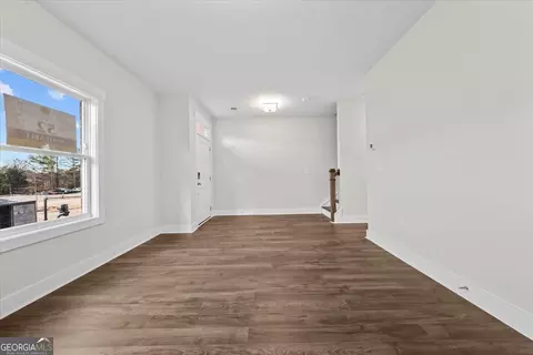 Living - 503 Headwater Ct, Lagrange, GA 30241 photo 2 of 5