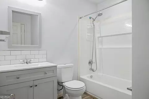 Bath - 313 Walker Dr, Monroe, GA 30655 photo 3 of 4