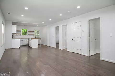 Living - 313 Walker Dr, Monroe, GA 30655 photo 1 of 2