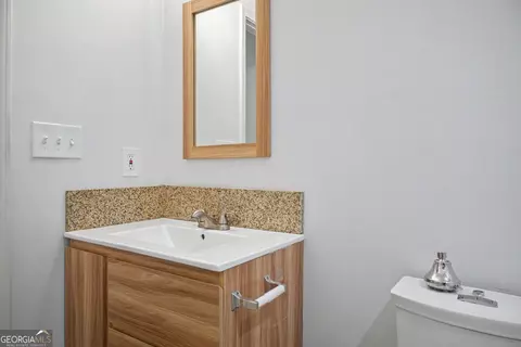 Bath - 313 Walker Dr, Monroe, GA 30655 photo 2 of 4