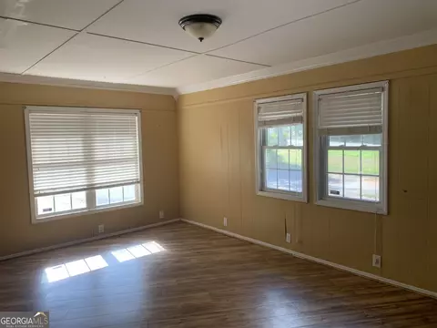 Living - 21 Abby Ln, Toccoa, GA 30577 photo 2 of 4
