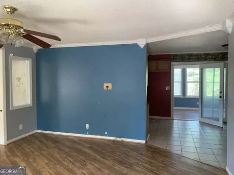 Living - 21 Abby Ln, Toccoa, GA 30577 photo 3 of 4