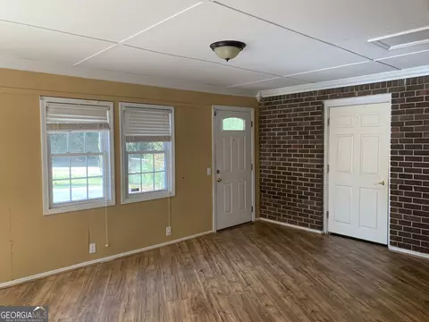 Living - 21 Abby Ln, Toccoa, GA 30577 photo 4 of 4