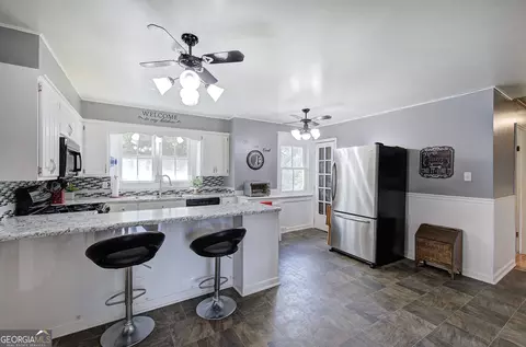 Kitchen - 48 Brewer Rd, Kingston, GA 30145 photo 2 of 6