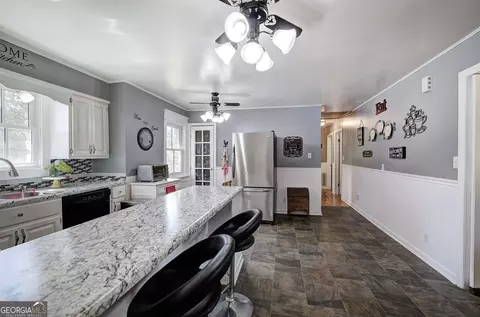 Kitchen - 48 Brewer Rd, Kingston, GA 30145 photo 5 of 6